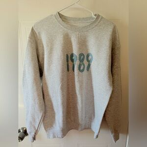 Taylor swift 1989 crewneck